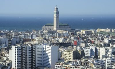 un vue ci dessus de la ville et la plage de casablanca